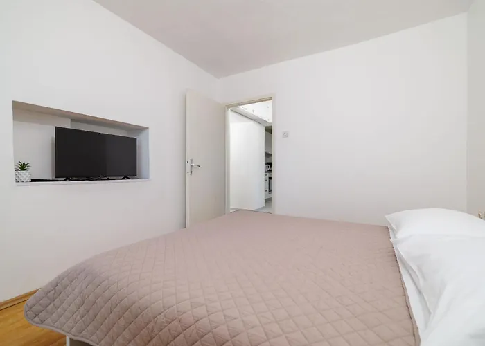 Jadranka Apartment *
